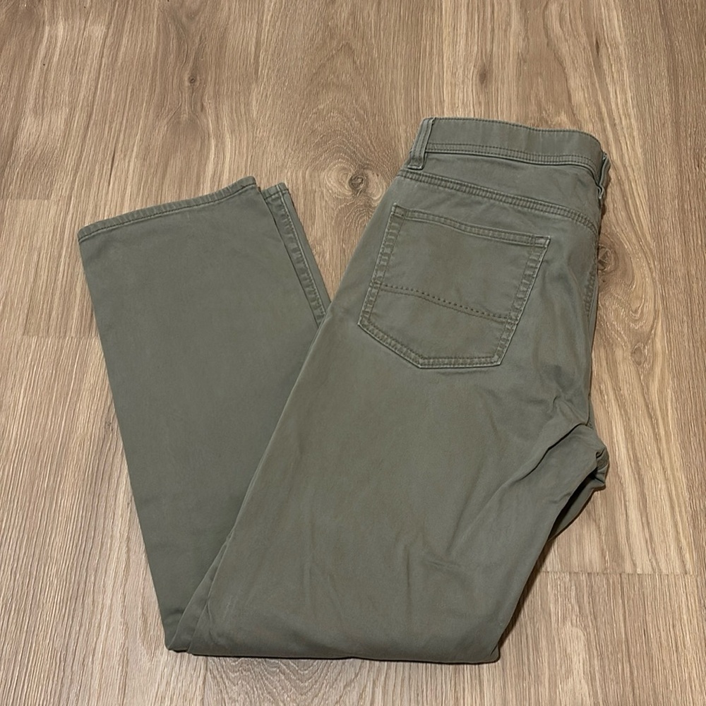 Men’s khaki pants 34x32